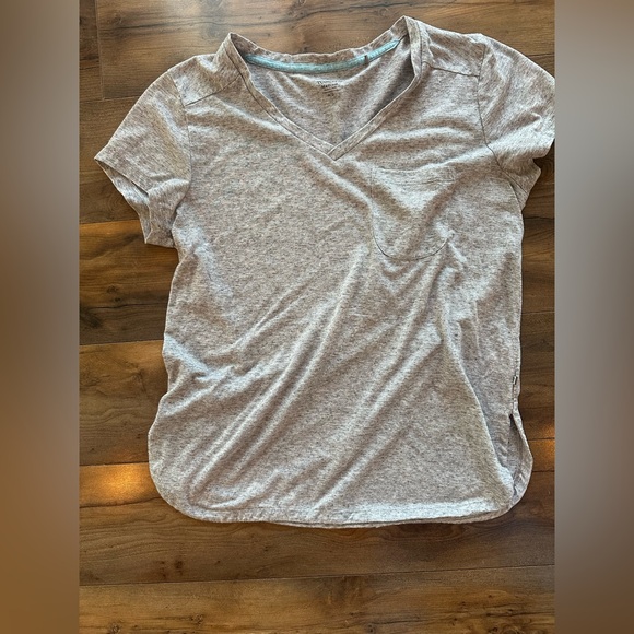 Toad&Co Gray V-Neck Pocket Tee Medium | Soft Eco Friendly Everyday Basic - Picture 2 of 6